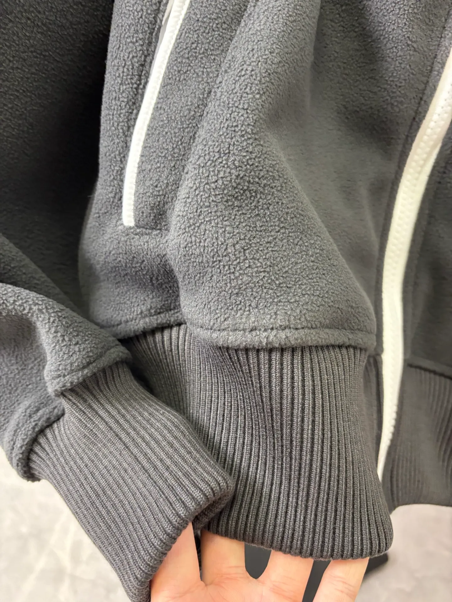 P610 Style number: DC212# [Canada Goose] Canada Goose wool fleece bomber jacket hooded jacket. Classic Chilliwa wool fleece pilot official website 1:1:1 customized model. Canada goose Chilliwa Fce Bomber HUMANATURE, limited white label wool fleece, light gray and white label, really high-end✌️soft and comfortable, not heavy. Buyers who like it should hurry up😈 Color: black gray white Size: S-XL [Picture 9️⃣Size chart]